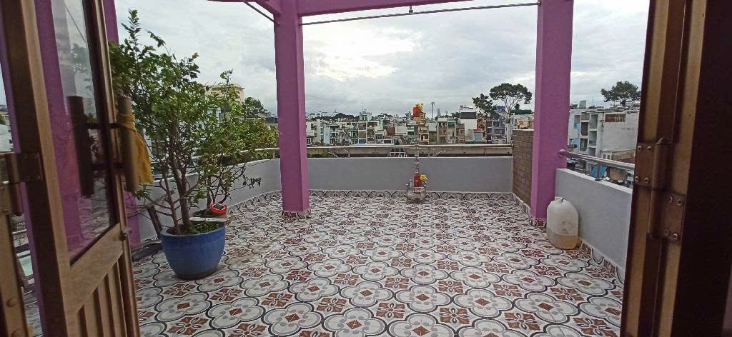 LÔ GÓC – NGAY CHỢ NGUYỄN TRI PHƯƠNG – 5 TẦNG